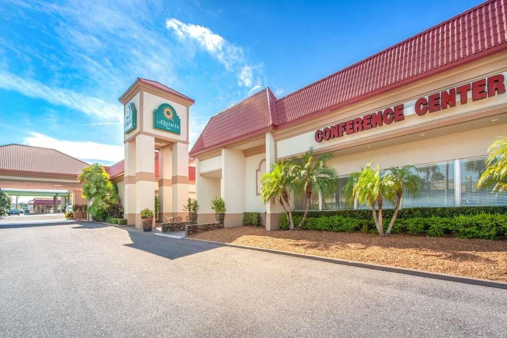 La Quinta By Wyndham Clearwater Central Hotel Exterior photo