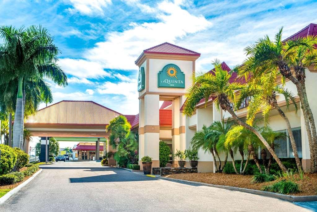 La Quinta By Wyndham Clearwater Central Hotel Exterior photo