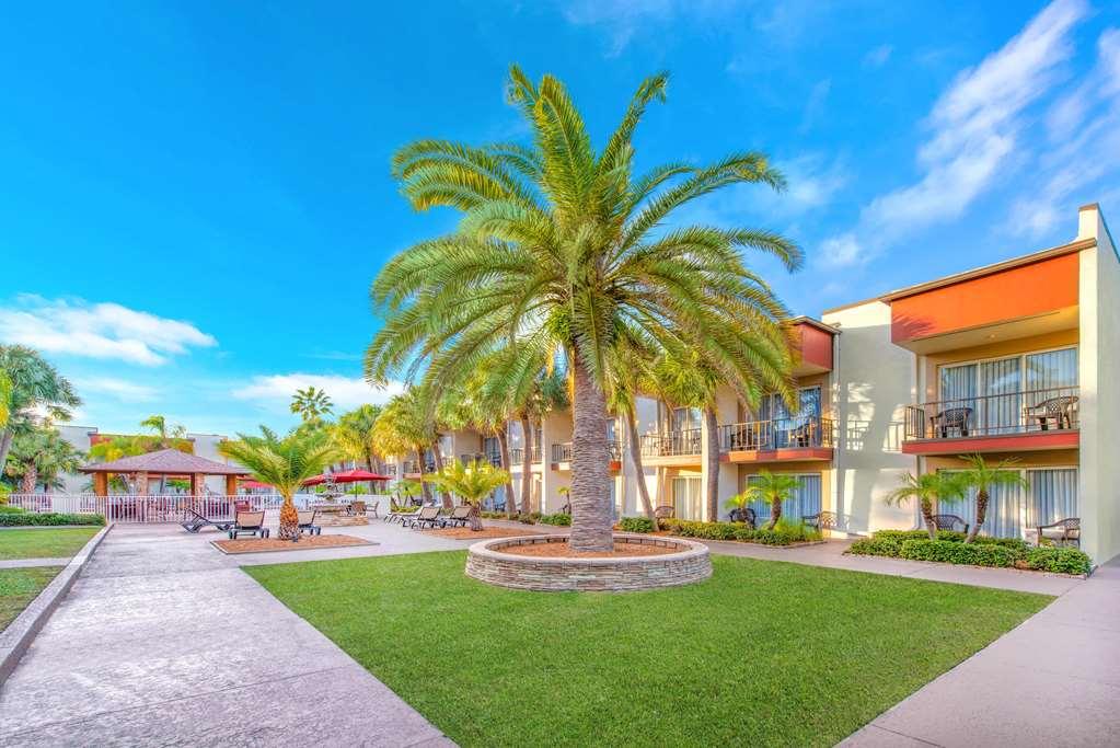 La Quinta By Wyndham Clearwater Central Hotel Facilities photo