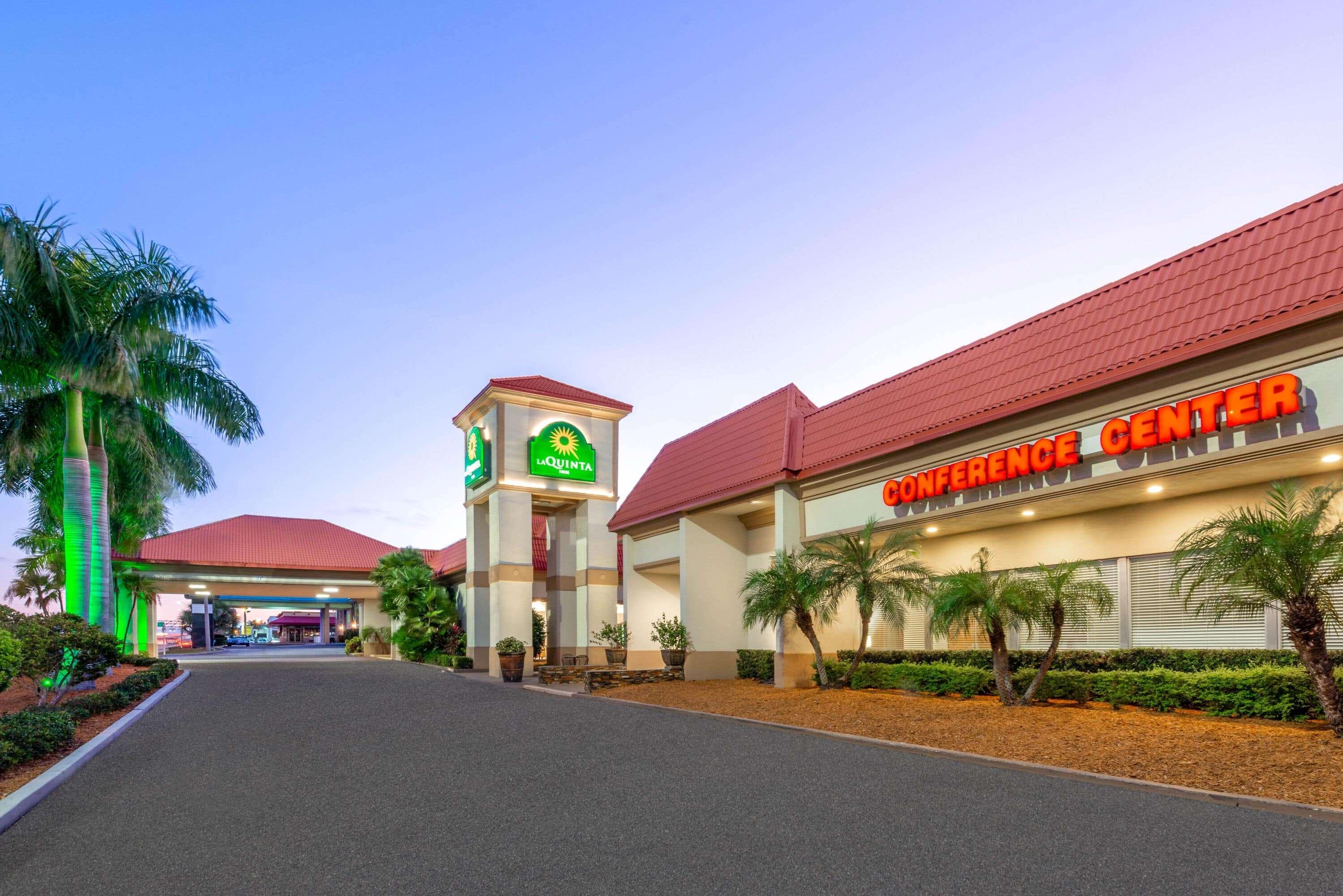 La Quinta By Wyndham Clearwater Central Hotel Exterior photo