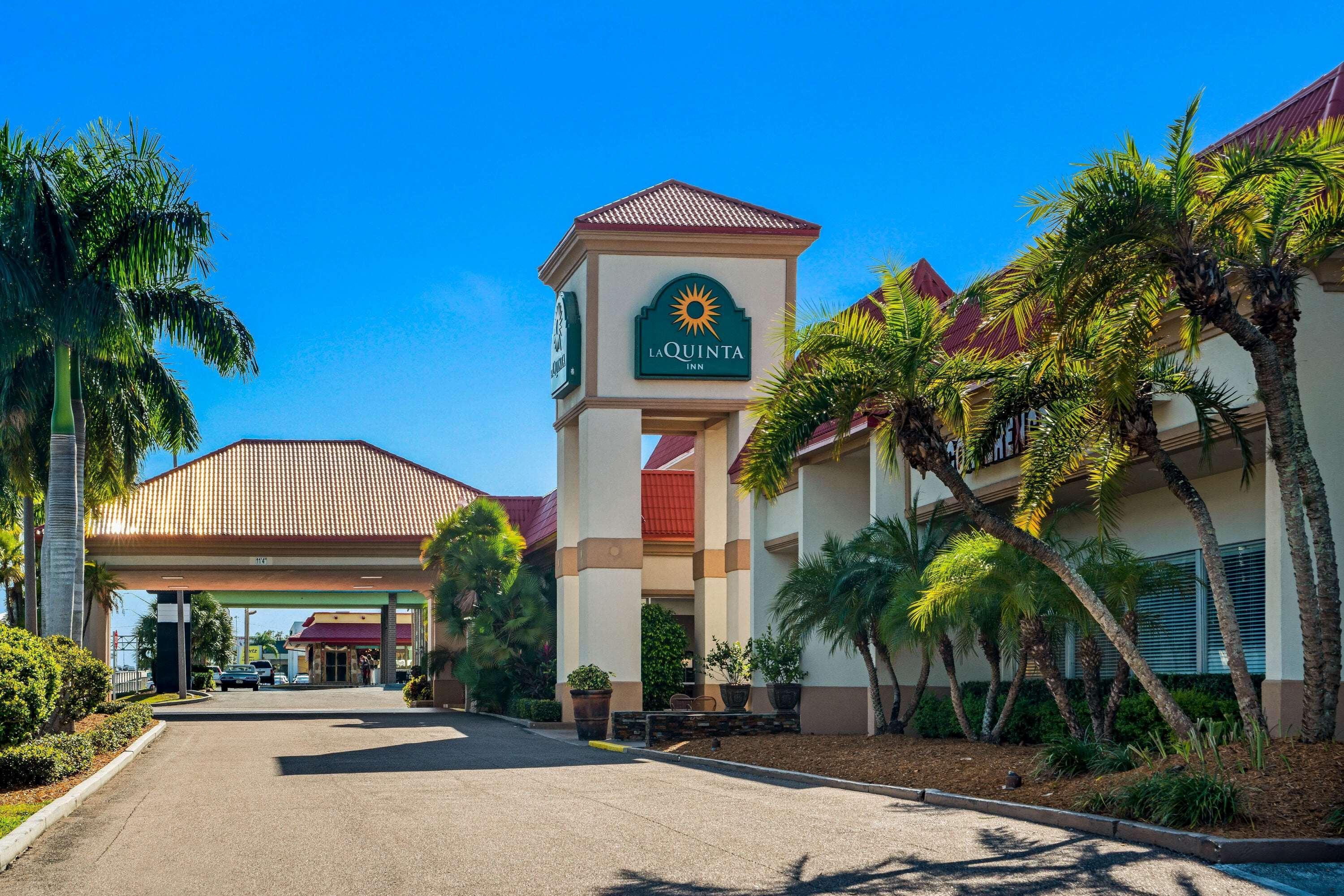 La Quinta By Wyndham Clearwater Central Hotel Exterior photo