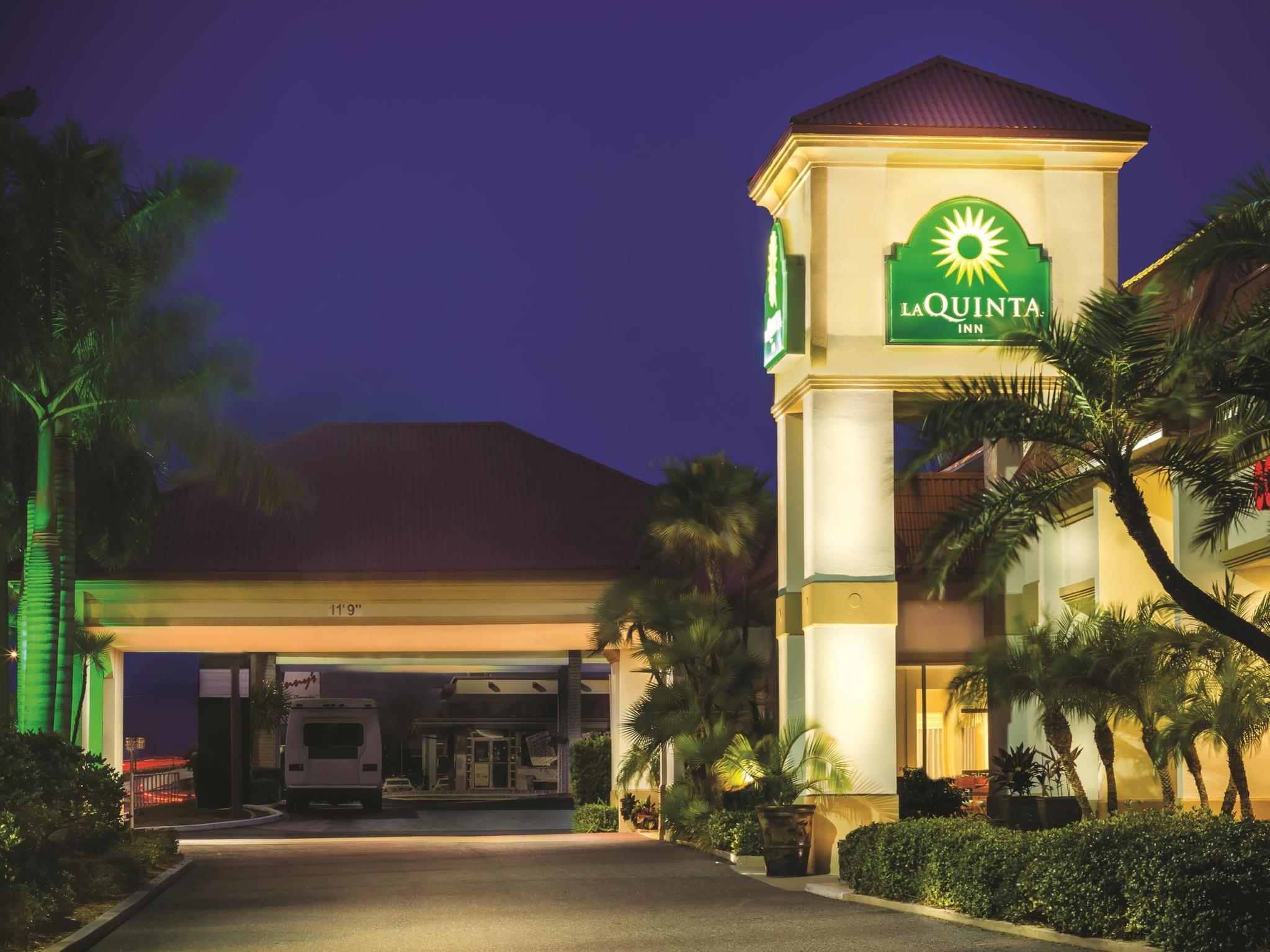 La Quinta By Wyndham Clearwater Central Hotel Exterior photo