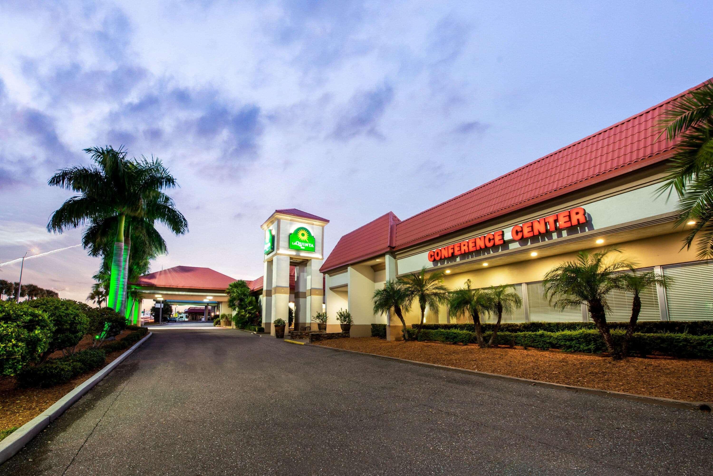 La Quinta By Wyndham Clearwater Central Hotel Exterior photo