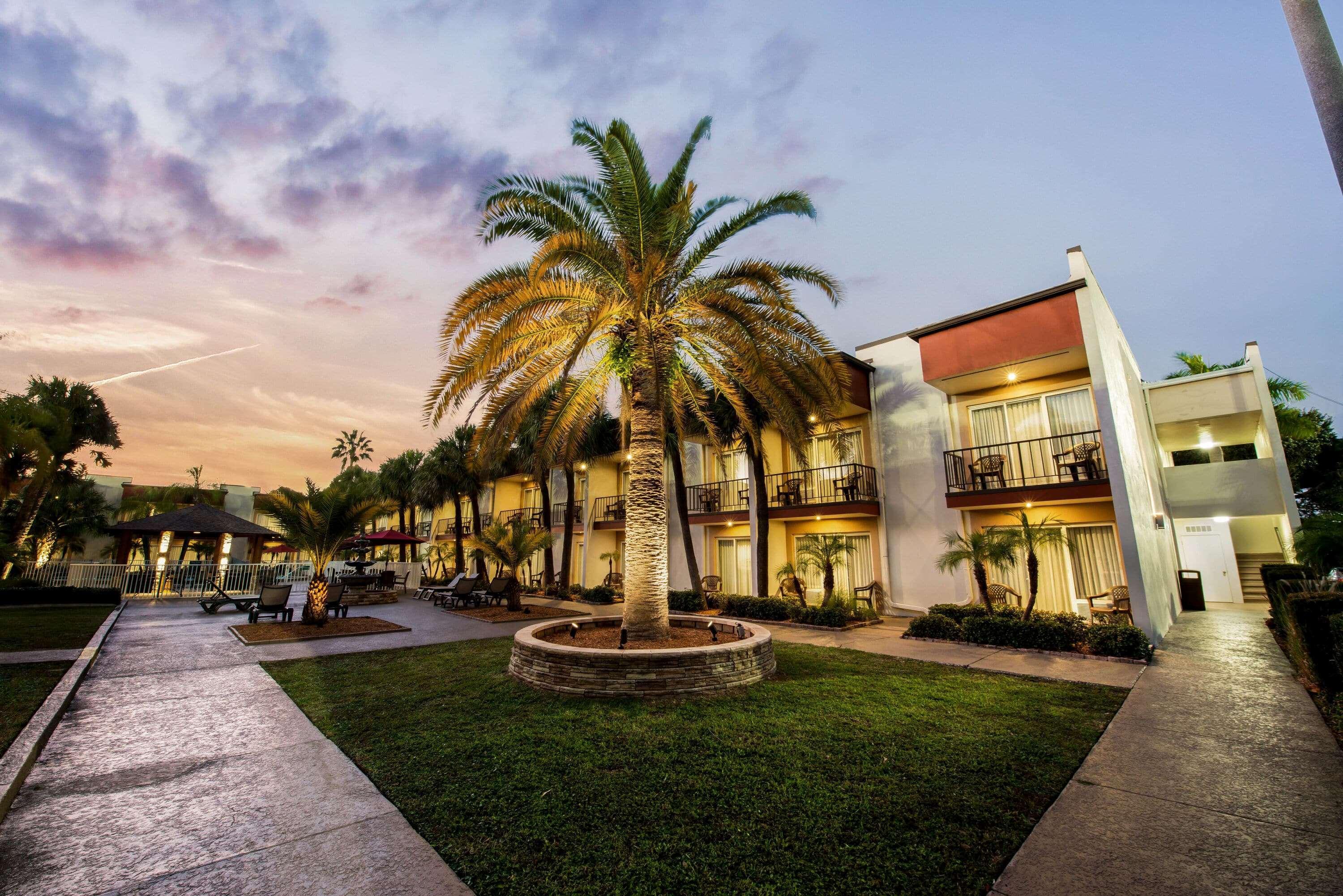 La Quinta By Wyndham Clearwater Central Hotel Exterior photo