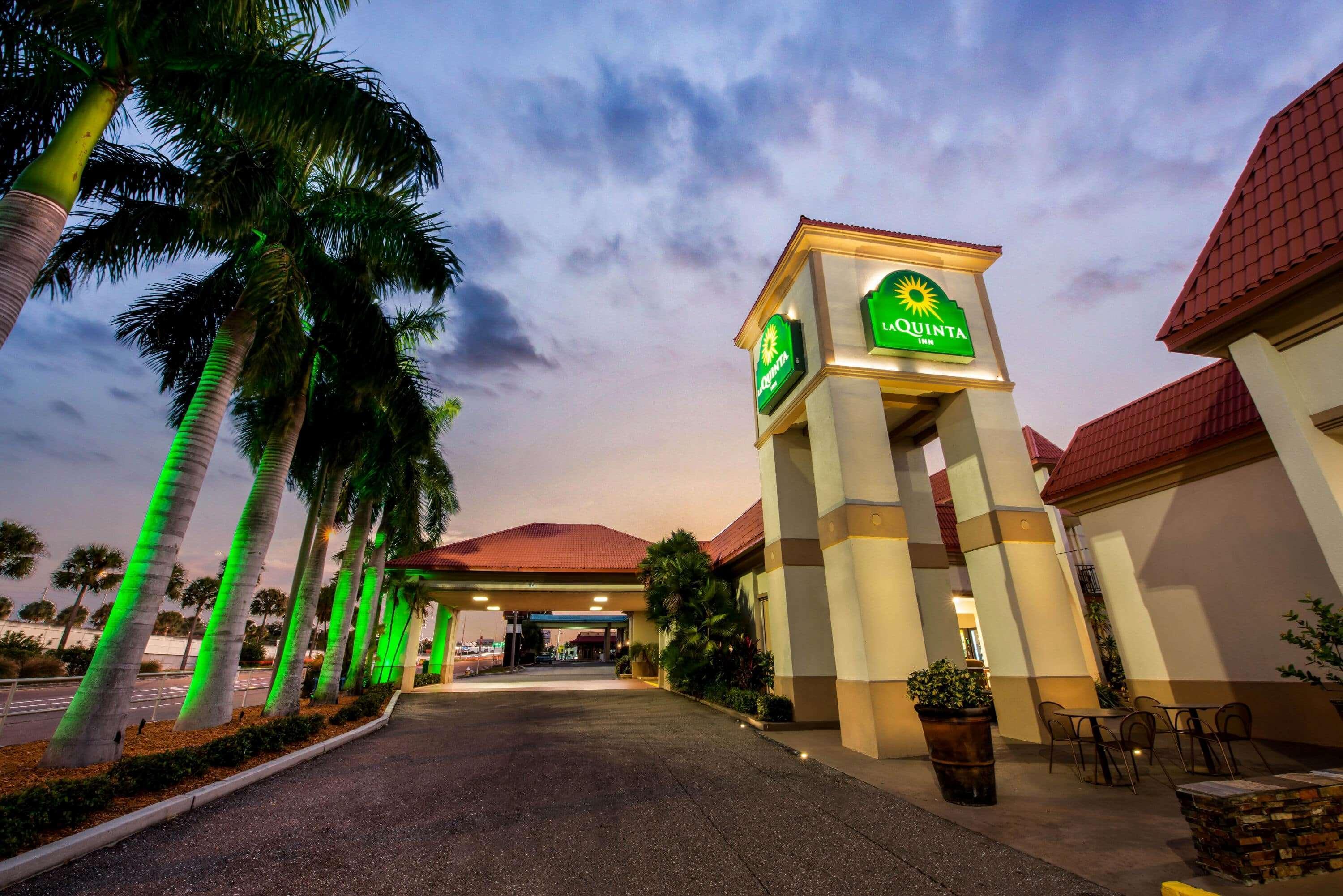 La Quinta By Wyndham Clearwater Central Hotel Exterior photo