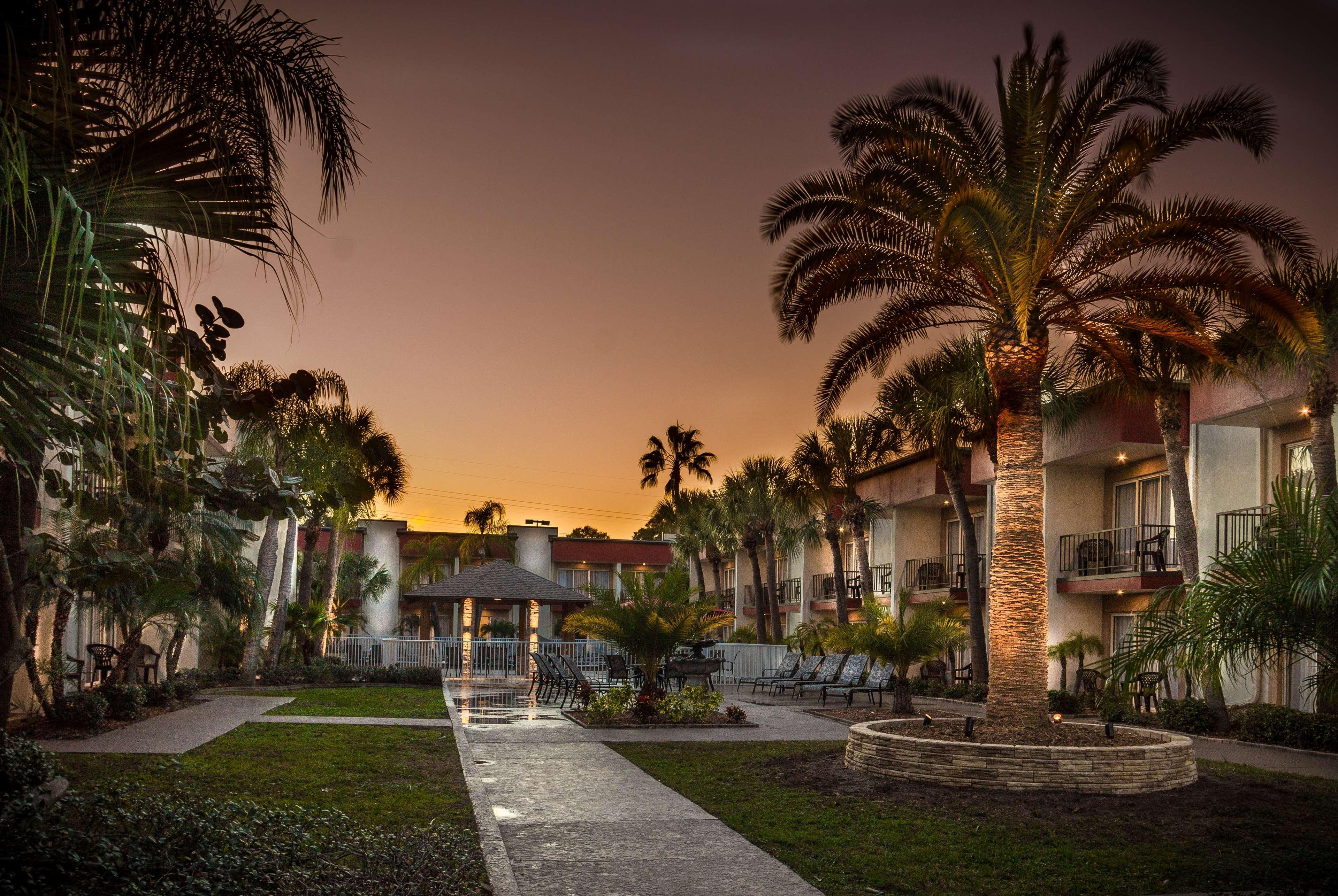 La Quinta By Wyndham Clearwater Central Hotel Exterior photo