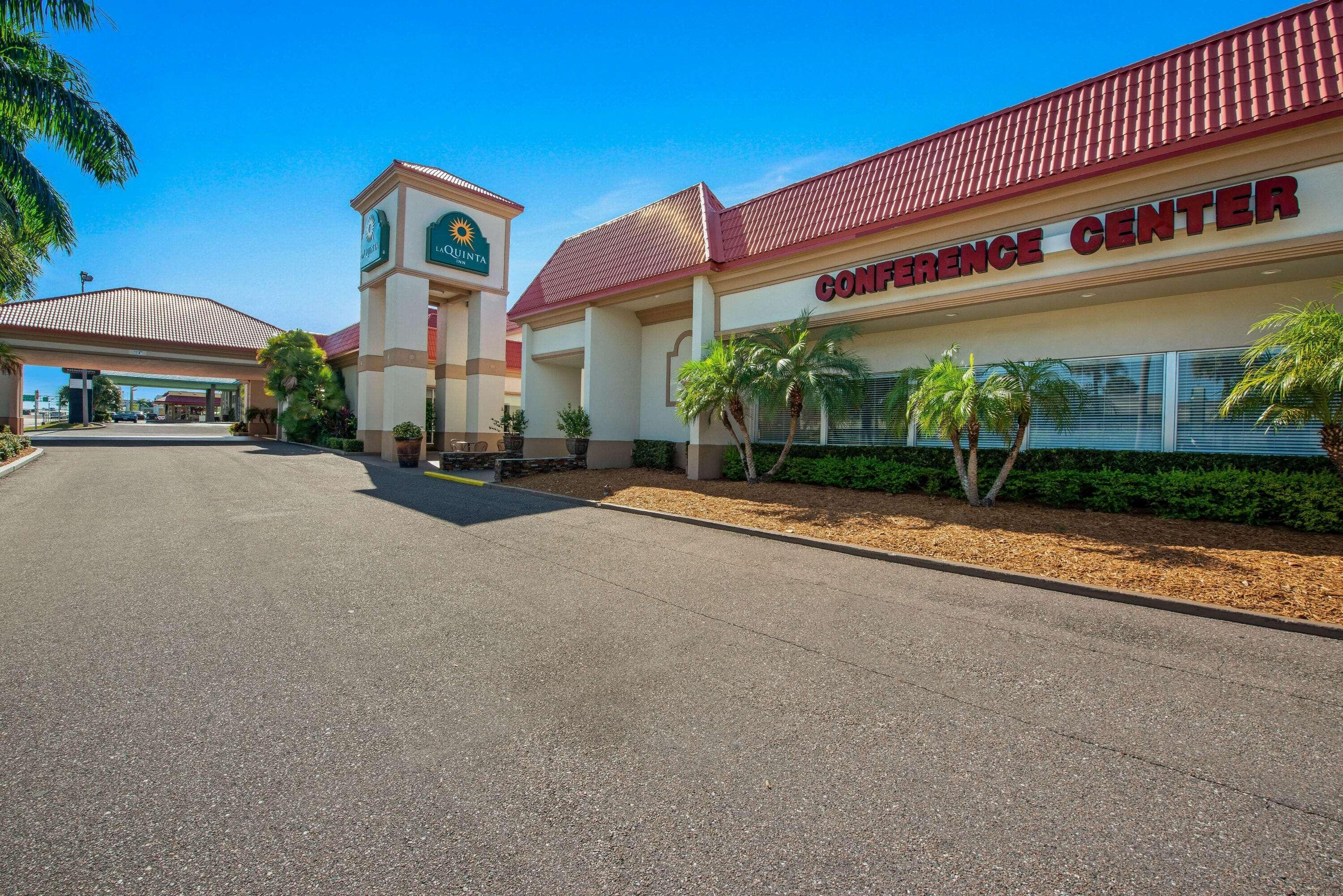 La Quinta By Wyndham Clearwater Central Hotel Exterior photo