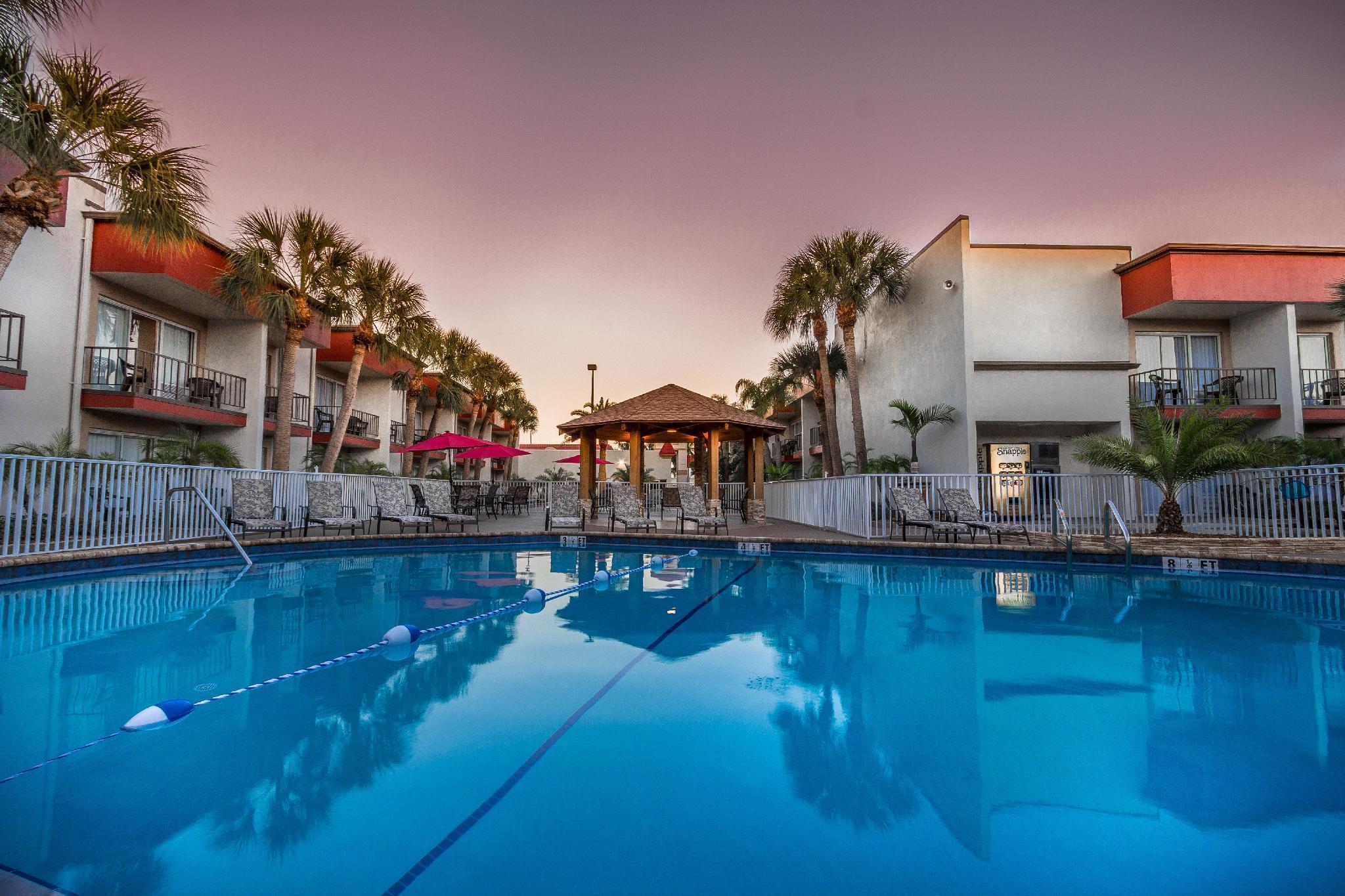 La Quinta By Wyndham Clearwater Central Hotel Exterior photo