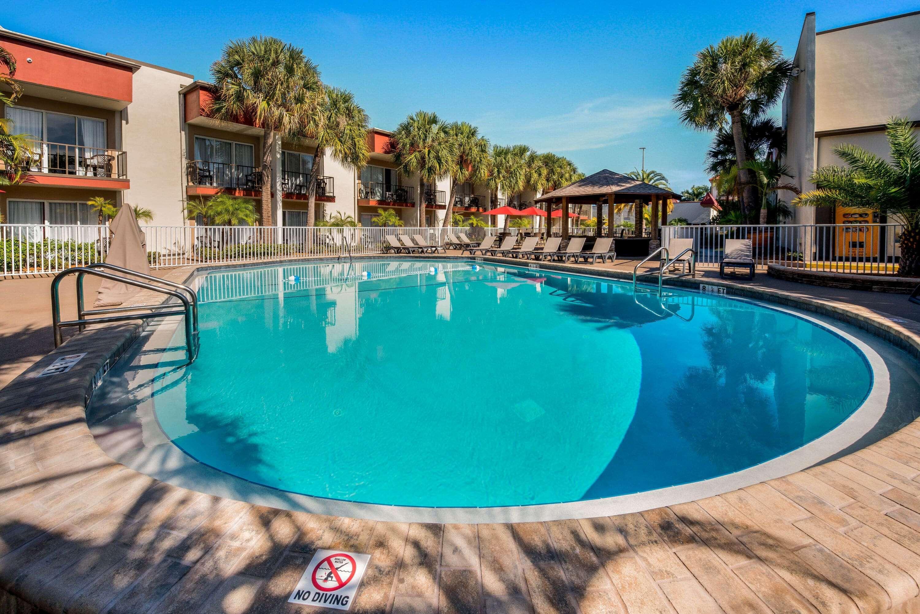 La Quinta By Wyndham Clearwater Central Hotel Exterior photo